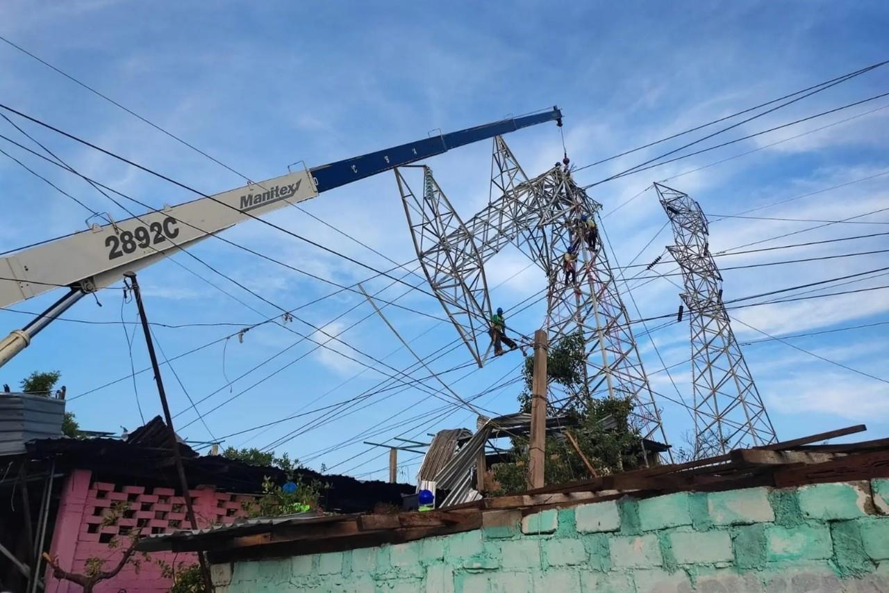 Manuel Bartlett enfatizó que, por instrucción presidencial, no se cobrará la energía en los próximos 4 meses a la zona dañada. Foto: Especial.