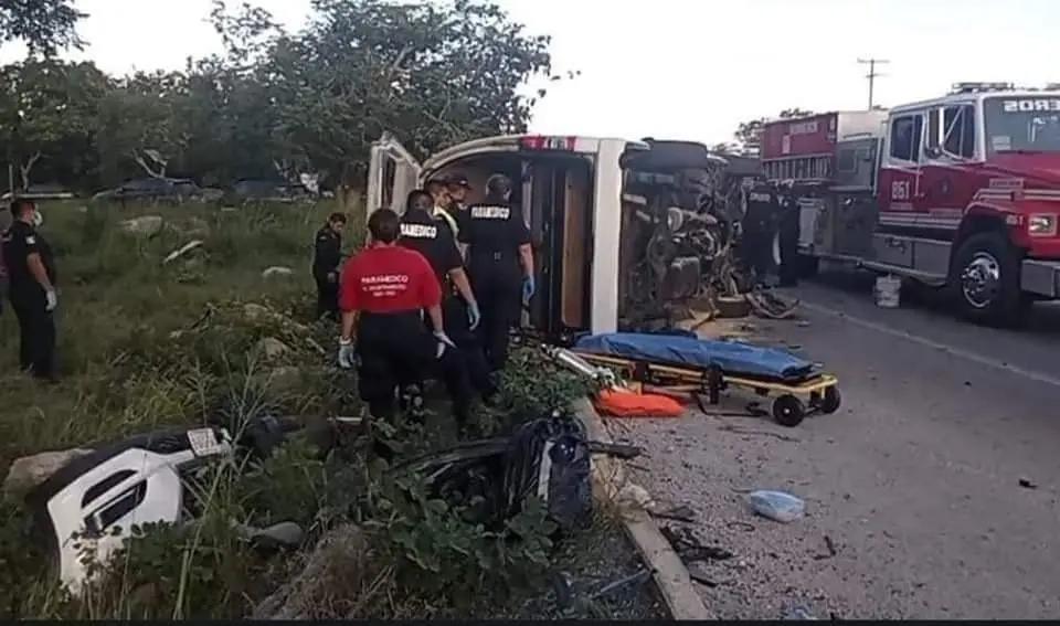 Aparatoso accidente en Conkal deja heridos y daños materiales