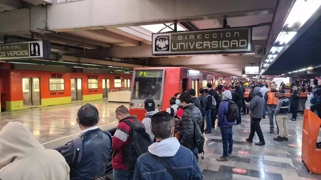 En las 12 líneas del Metro se aplicará el horario de día festivo. Foto: Especial