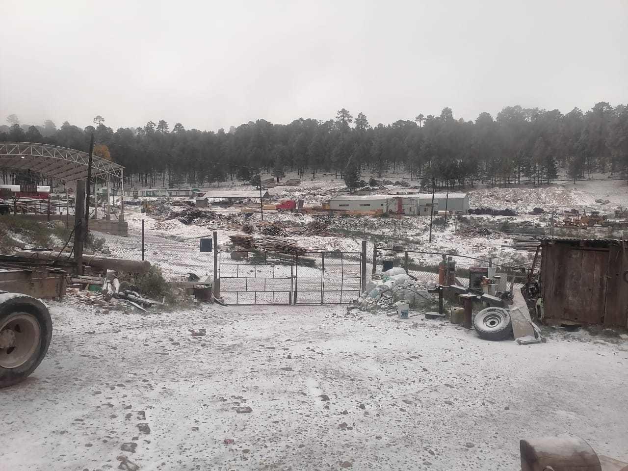 Reportan la caída de nieve en la zona sierra de la entidad. Foto: Facebook Víctor Hugo Randeles.