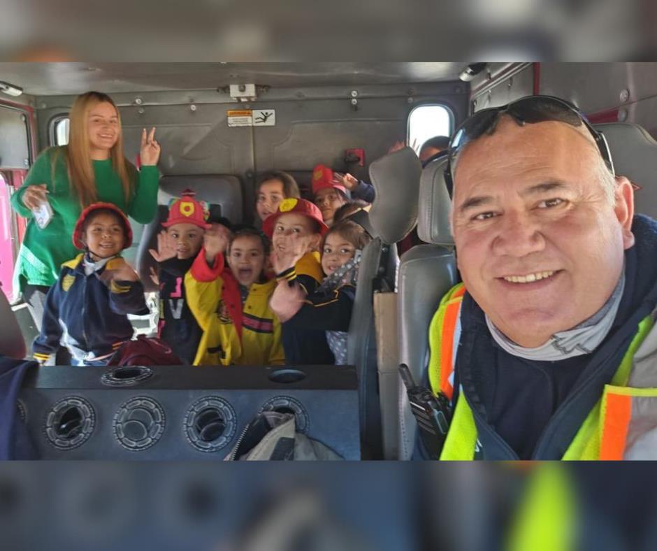 Programa Conoce tu bombero.Fotografía tomada de Gobierno Municipal.