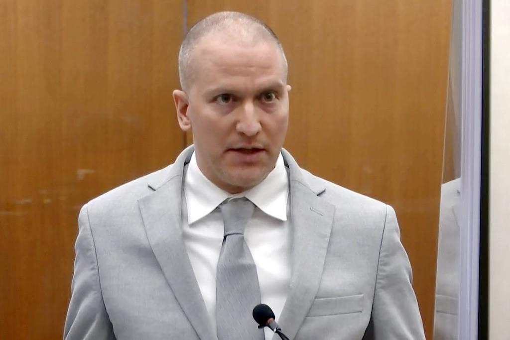 En este fotograma, el expolicía de Minneapolis Derek Chauvin se dirige a la corte del condado Hennepin el 25 de junio de 2021, en Minneapolis. (Court TV vía AP, Pool, Archivo)
