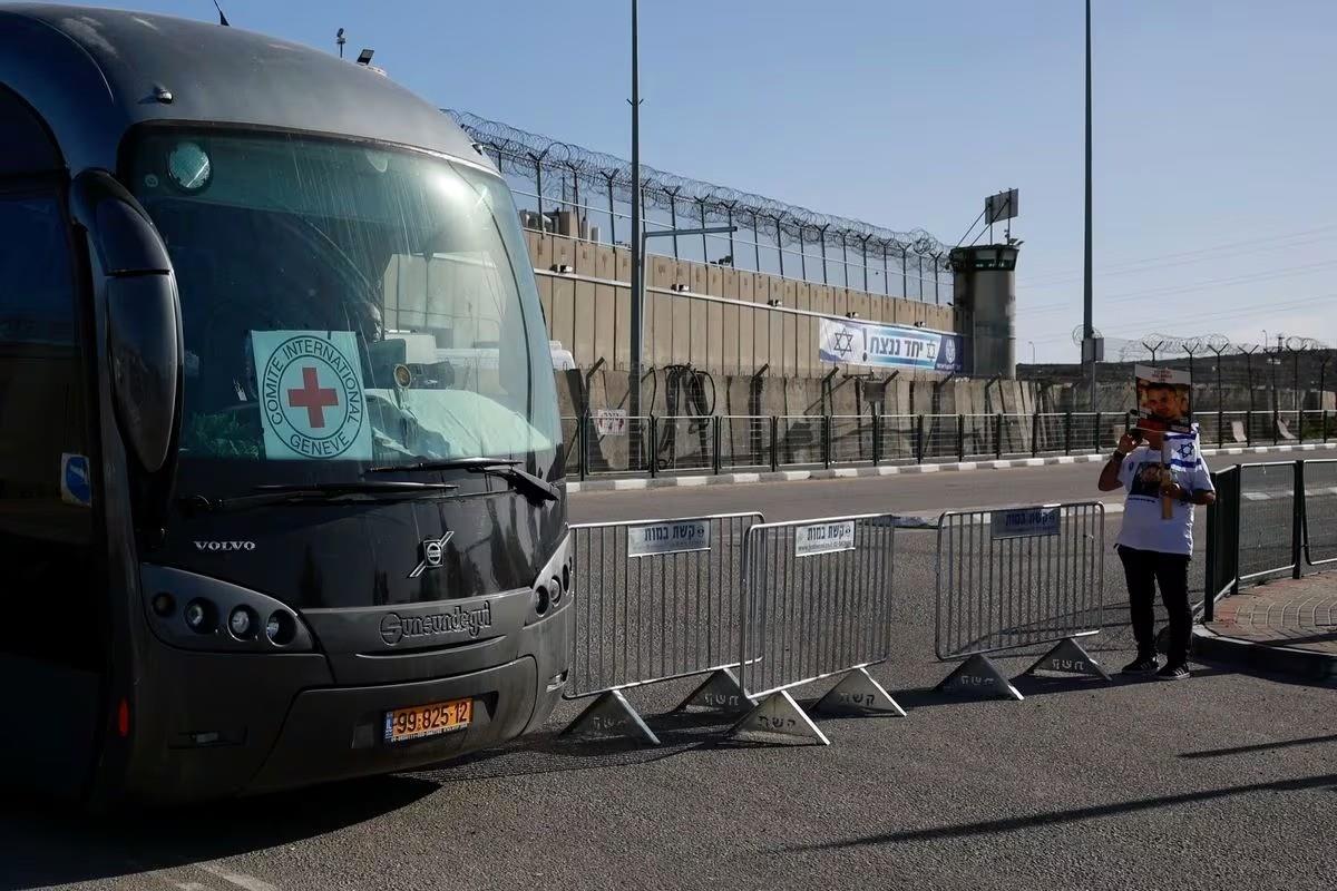 En total, se prevé que con este pacto de cuatro días haya un intercambio de 50 rehenes. Foto: AP.