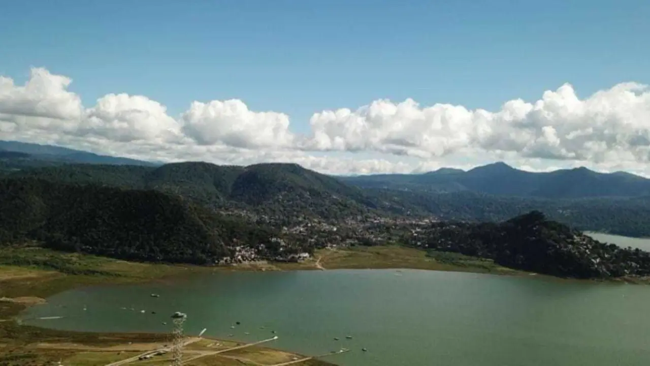 VIDEO: Marchan en Valle de Bravo; exigen rescate de la presa Miguel Alemán