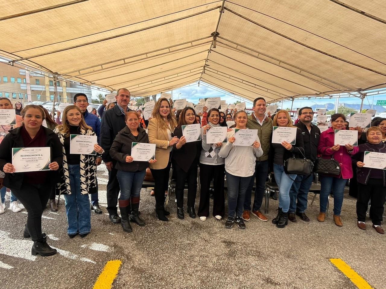 Entrega de reconocimientos del programa de empeabilidad. Fotografía de Marco Juárez.