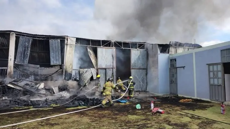 La fábrica de trofeos La Victoria, presuntamente, se habría incendiado por una explosión. Foto: Especial