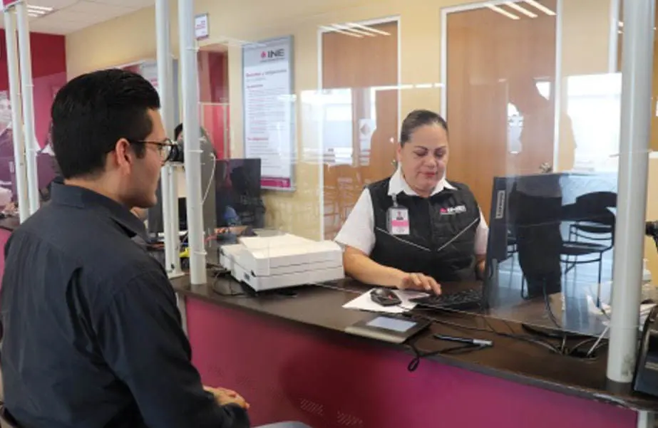 Se instalarán distintos módulos para que los trabajadores tramiten su credencial. (Fotografía: Archivo)