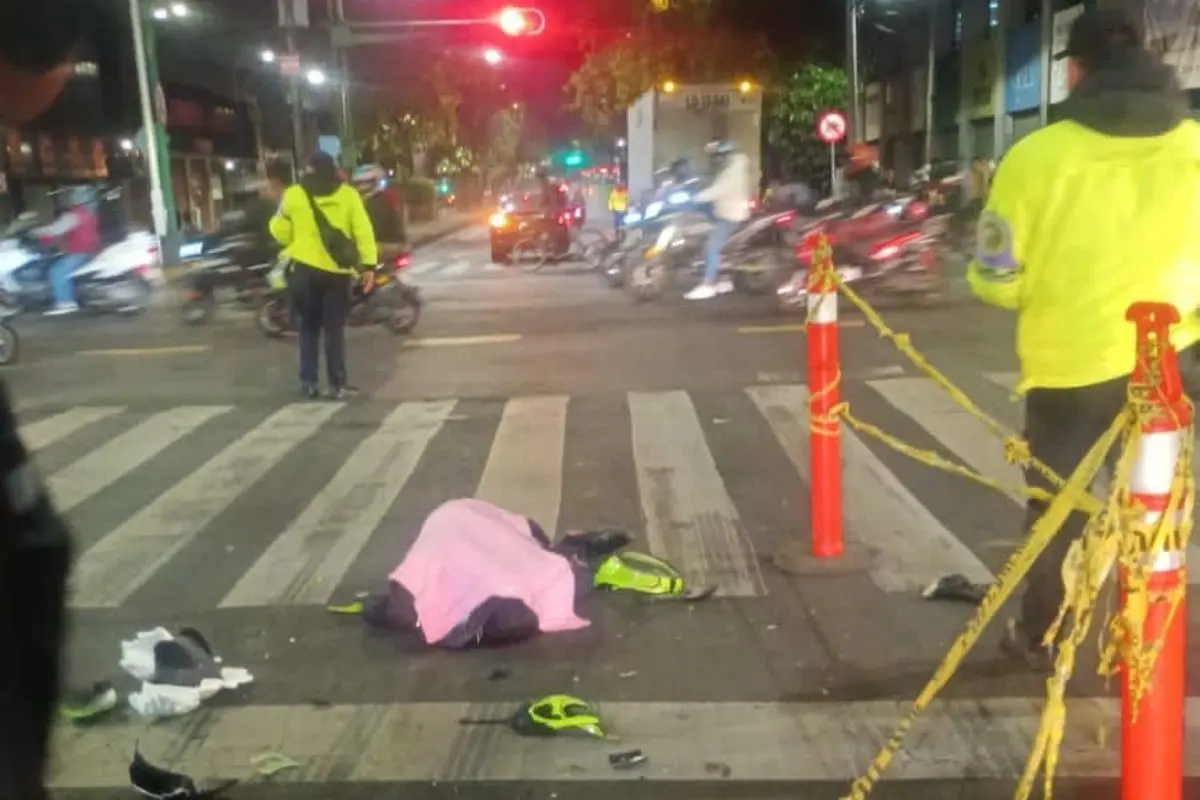 Muere motociclista arrollado por camión de carga en la colonia Doctores. Foto: Ramón Ramírez