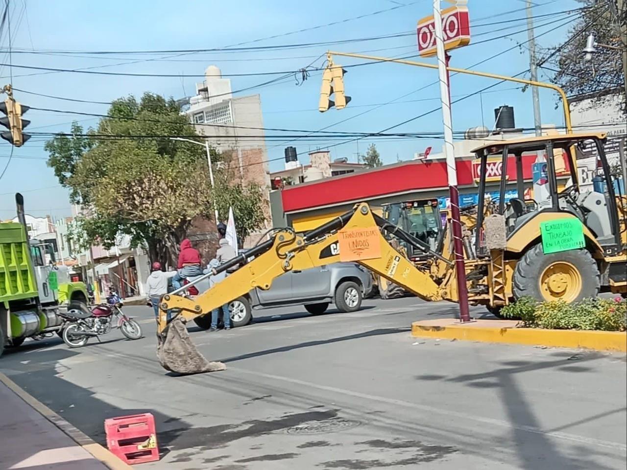 Los manifestantes tomaron las calles como medida de presión a las autoridades para obtener contratos de obras. Foto: Cortesía