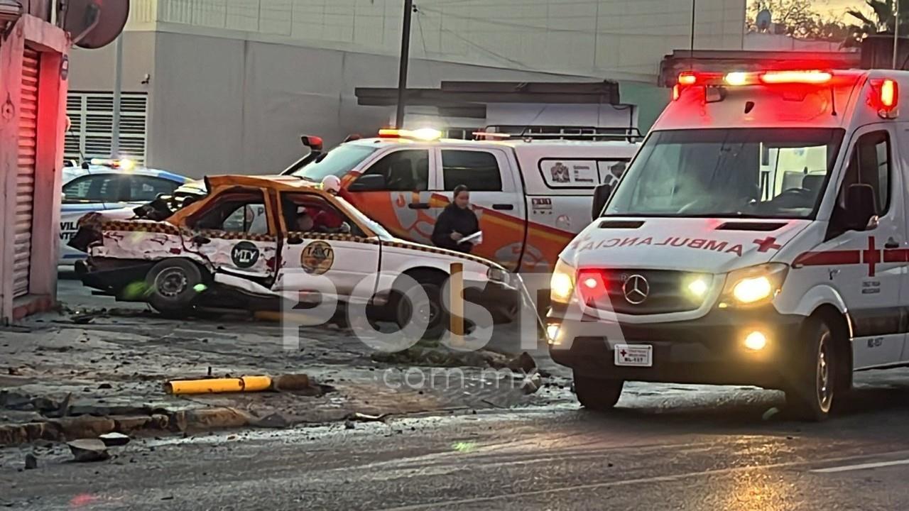 Los servicios de emergencia se encuentran trabajando arduamente para rescatar a las personas atrapadas en los vehículos involucrados. Foto: Raymundo Elizalde.