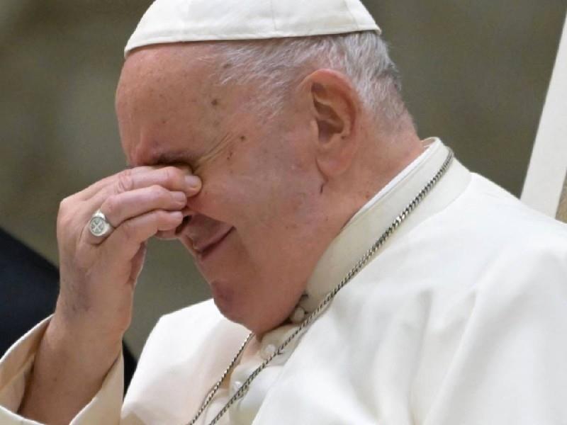 En un tono irónico, el Papa agradeció a Dios que no se tratara de una pulmonía. Foto: CNN.