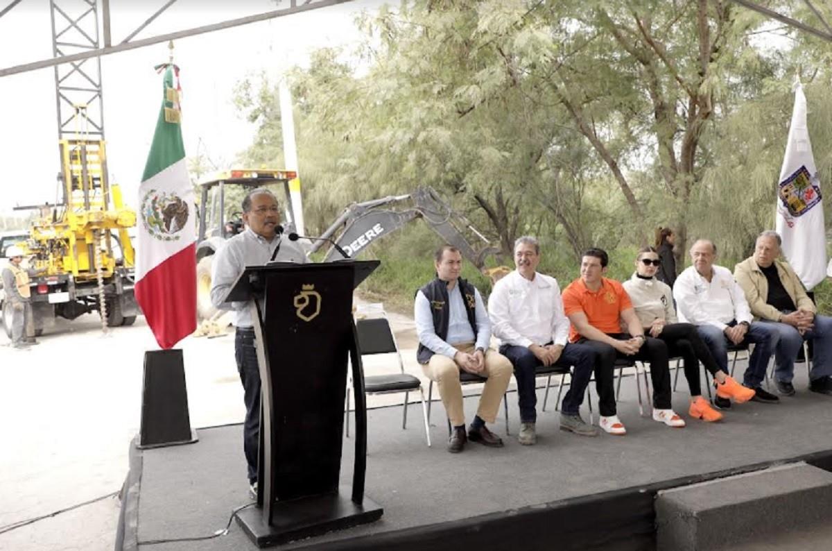 El banderazo de arranque de la obra estuvo a cargo del alcalde de Escobedo, Andrés Mijes, y el gobernador de Nuevo León, Samuel García. Foto: Gobierno de Escobedo