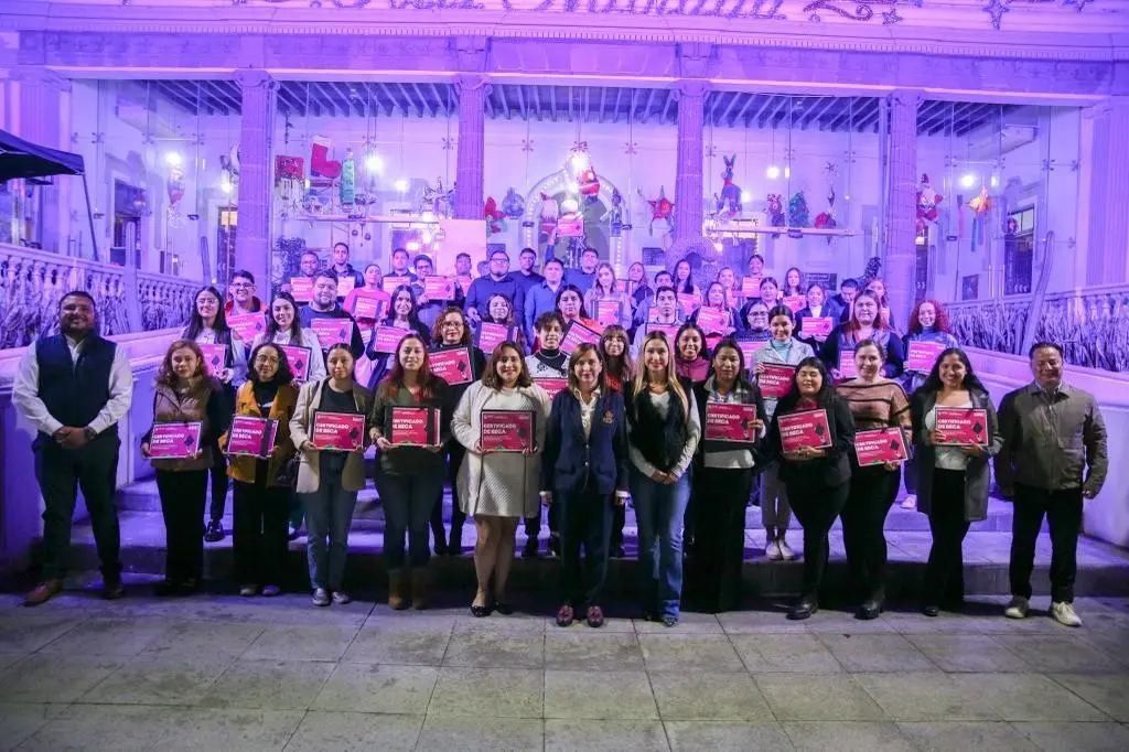 Las becas, que pueden cubrir hasta el 100 por ciento de los costos, están disponibles para aquellos jóvenes que hayan concluido sus estudios de educación media superior o superior. Foto: Municipio de Guadalupe