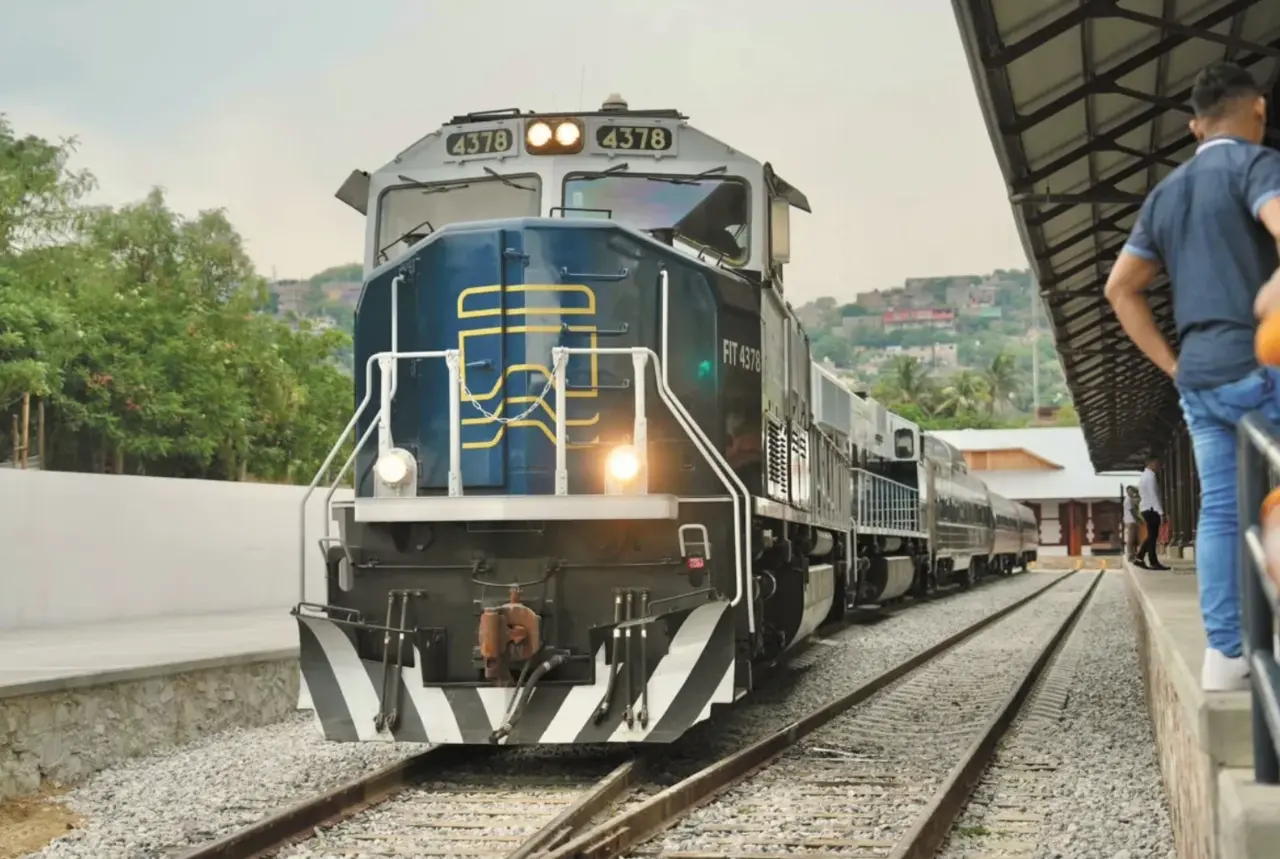 PRUEBA Mujer resulta herida en accidente ferroviario en Santa Catarina, Nuevo Le