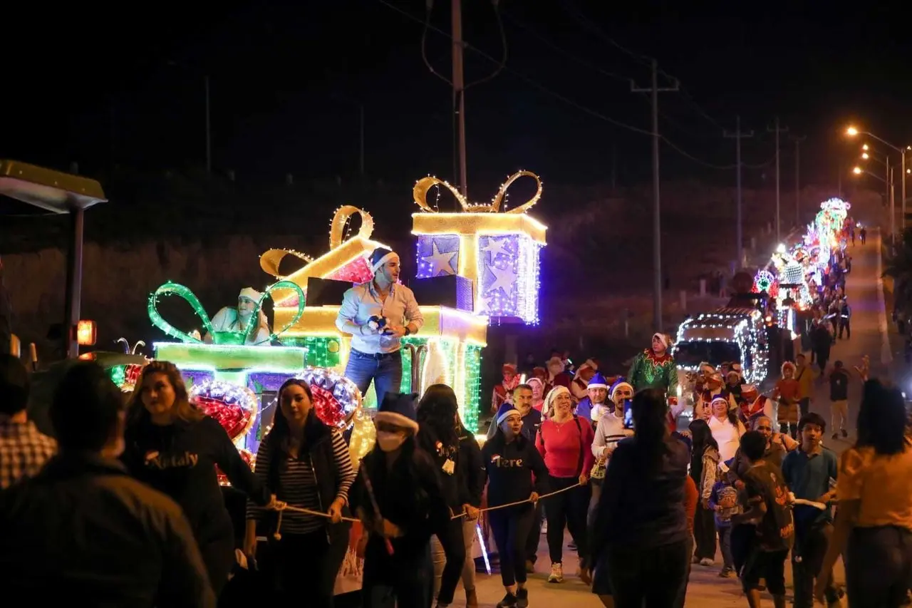 El alcalde Patricio Lozano invitó a todos los habitantes de Pesquería a disfrutar de estos desfiles navideños en familia y haciendo comunidad con sus vecinos. Foto. Cortesía