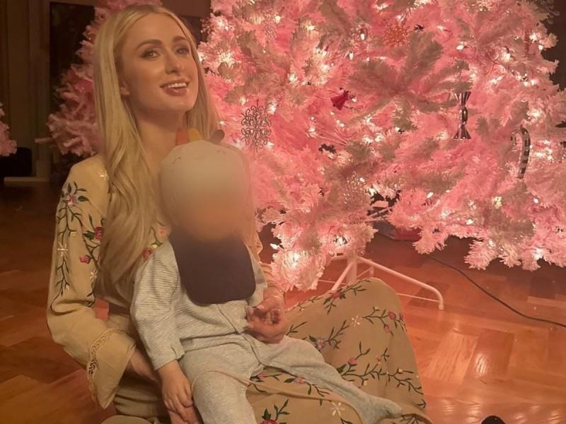 En el video se reveló el miedo que le causaba a Paris cambiarle el pañal a su primer hijo y fue así como pasó un mes sin hacerlo. Foto: Instagram @ParisHilton.