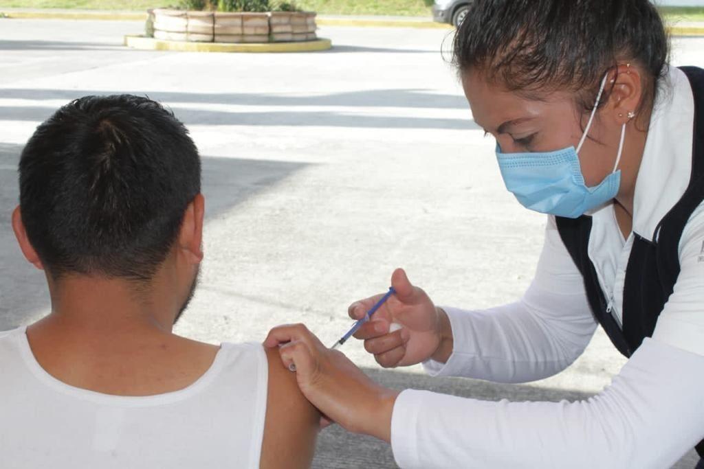 Macromodulos de vacunación contra COVID-19 e influenza. Foto: Gobierno del Estado de México