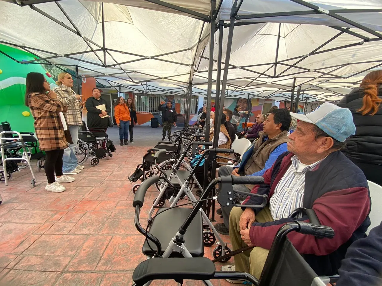 Este evento contó con la presencia de la presidenta del DIF Santa Catarina, Paola García Yves, y la directora del organismo, Marisol González Elías. Foto: Municipio de Santa Carina