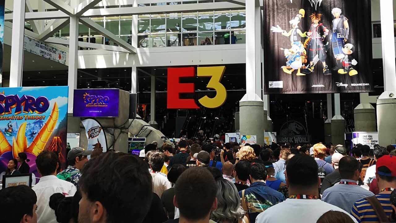 Personas asistiendo a la convención E3 de 2018 en el Centro de Convenciones de Los Ángeles. Fuente: Gamespot