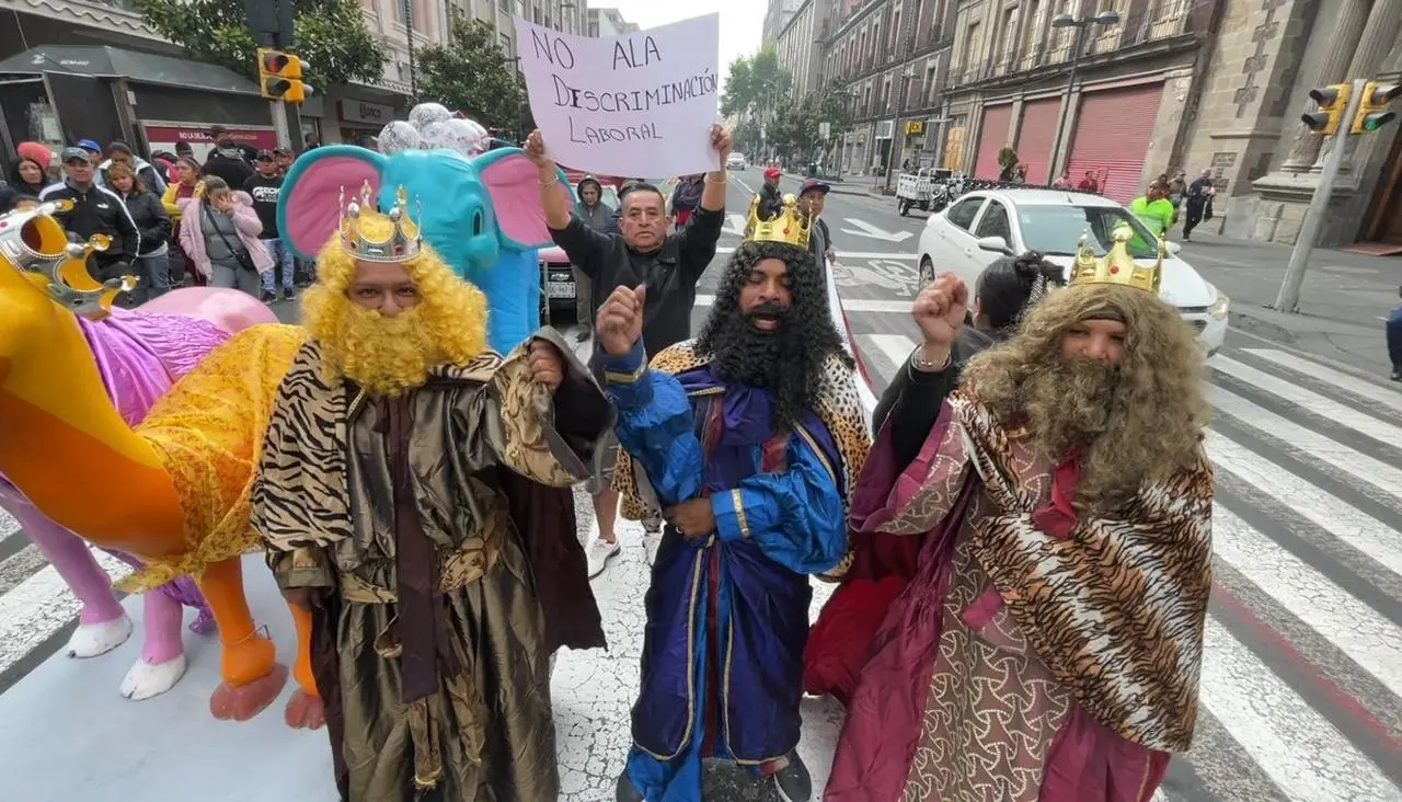 Los Reyes Magos piden que los dejen trabajar. Foto: Ramón Ramírez