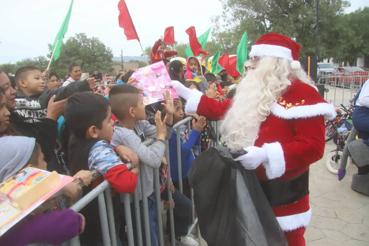 Las celebraciones se realizaron en el ejido Rinconada, a donde acudieron cientos de habitantes, entre ellos vecinos y familias. Foto: Pablo González