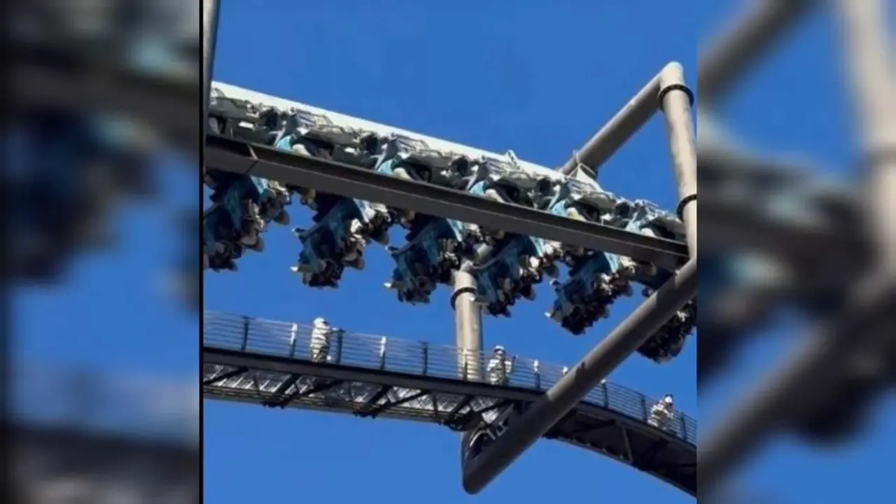 El personal del lugar trabajó arduamente durante aproximadamente 45 minutos para reparar la falla y permitir que los pasajeros pudieran descender de manera segura. Foto: Captura de pantalla