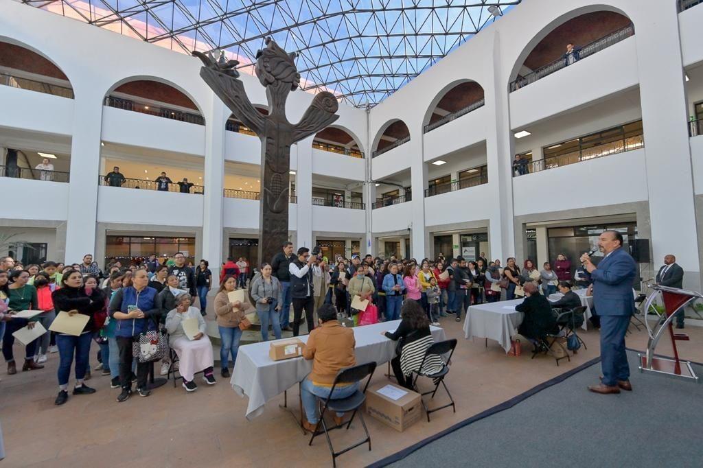 El número de beneficiados se incrementó en casi mil alumnos becados. Imagen: Gob. de Atizapán.