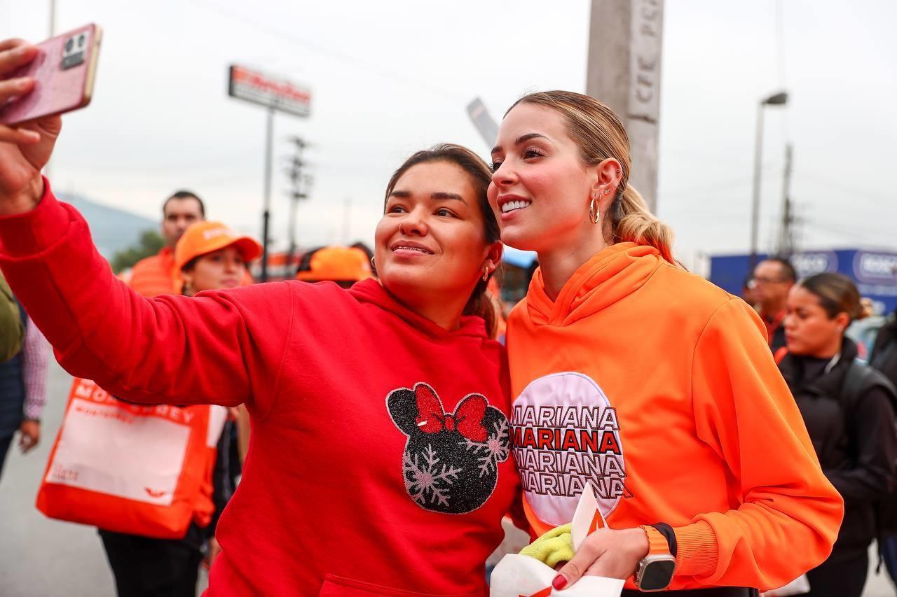 Convive Mariana Rodríguez con simpatizantes de Valleverde