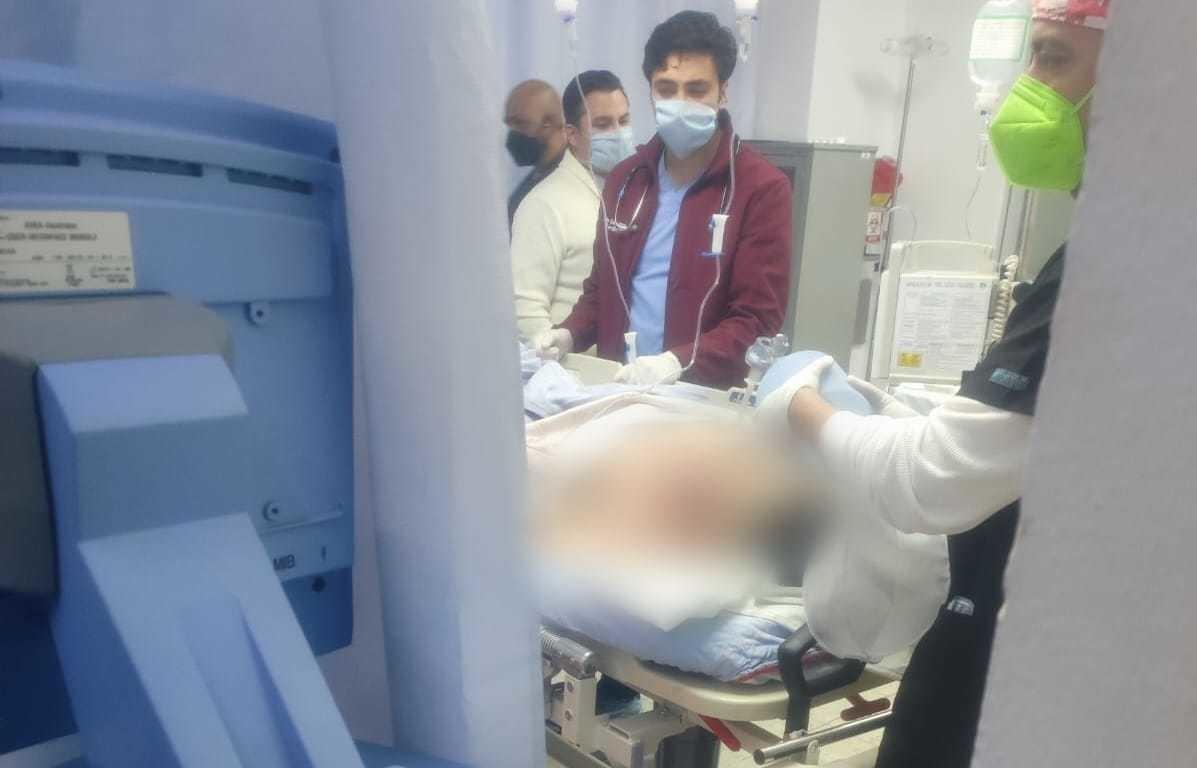 Un menor puso en riesgo su vida, tras estallarle un barreno en la mano en plena noche buena. Foto: Especial.