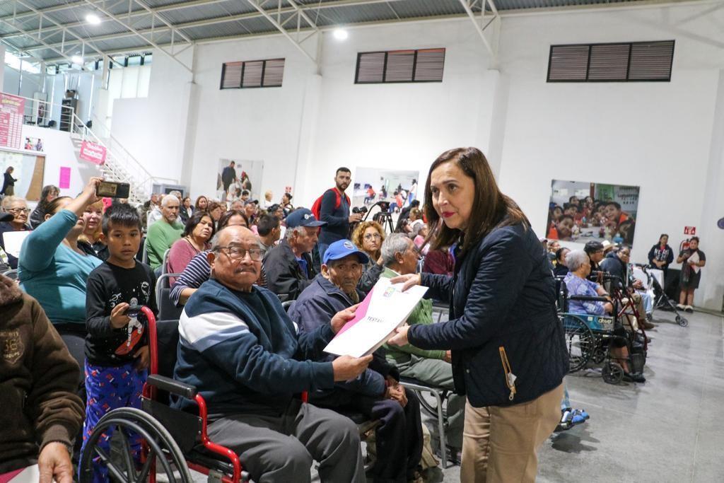 La alcaldesa Cristina Díaz informó que se han beneficiado a familiares de los sectores de Cañada Blanca y Tierra Propia, entregando 260 testamentos universales y gratuitos. Foto: Municipio de Guadalupe