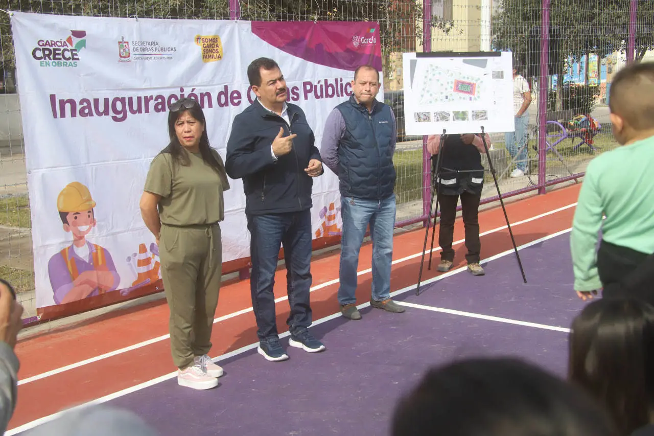 Carlos Guevara inaugura canchas y plaza en Santa María y Paraje San José