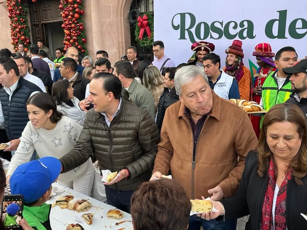 El gobernador de Coahuila y el alcade de Saltillo en la partida de rosca. Fotografía de Marco Juárez.