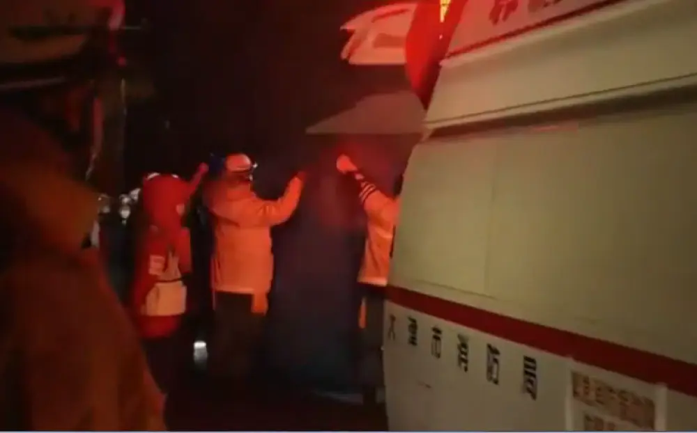 La anciana fue localizada entre los restos de una vivienda de dos plantas que se derrumbó en el pueblo de Suzu. Foto. Captura