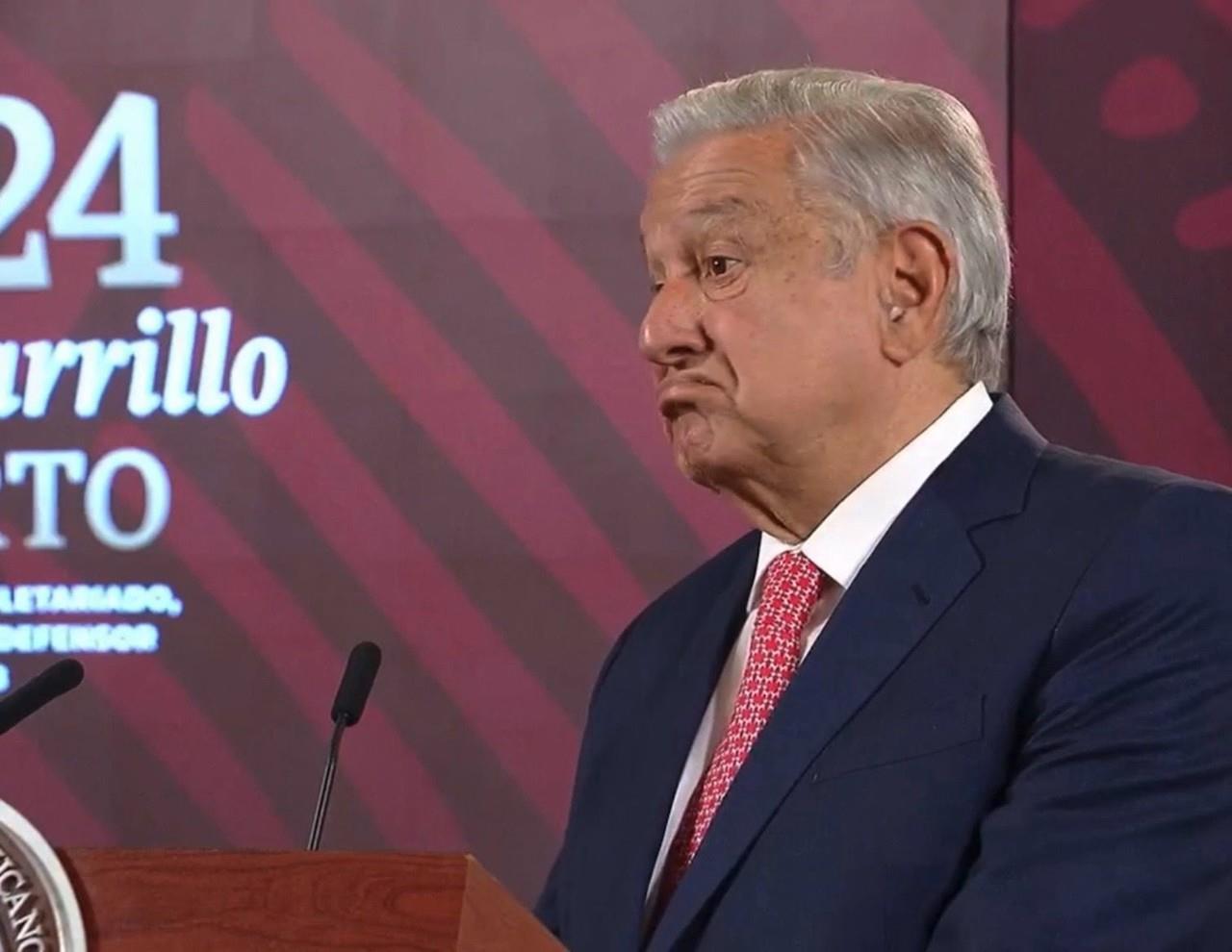 AMLO expone guerra sucia hacia su gobierno; muestra acusación de Felipe Calderón    Foto: Especial