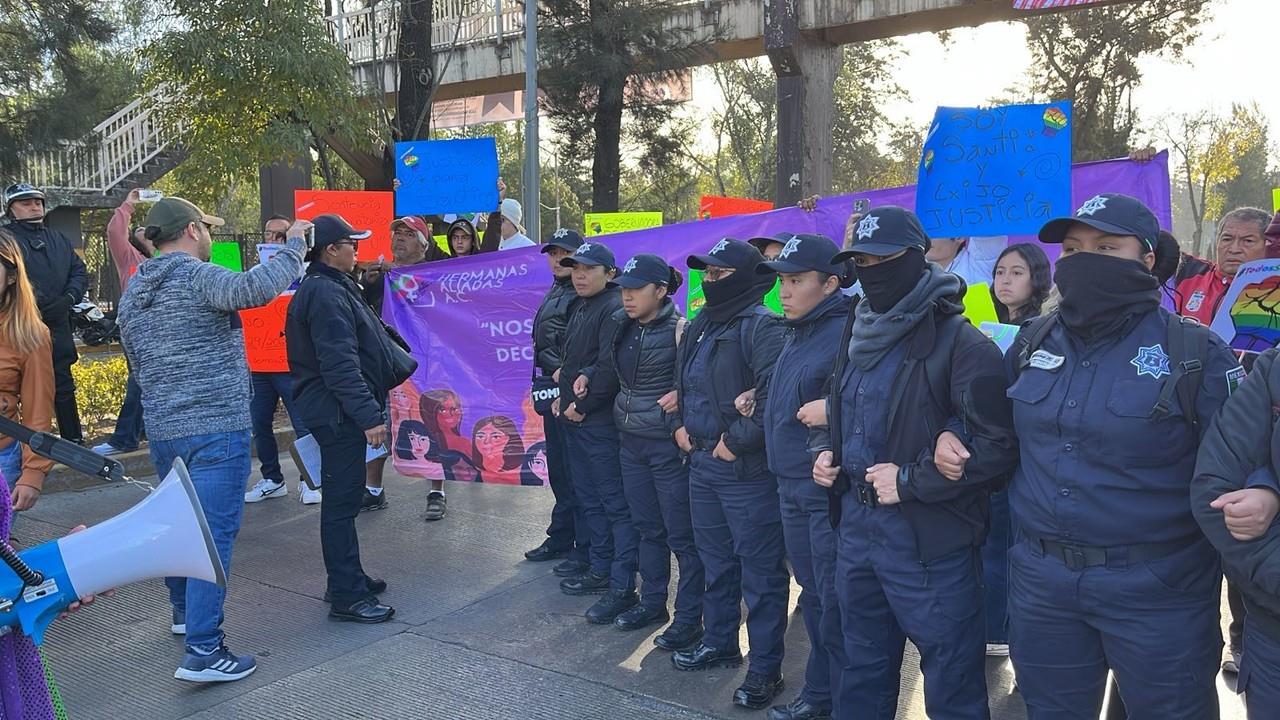 En protesta, familiares de Santi bloquearon la avenida Lomas Verdes. Imagen: POSTA