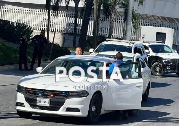 Detienen a hombre con auto robado en San Pedro