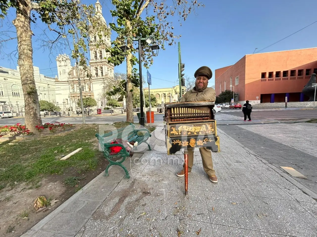 El icónico sonido del organillo llega a Monterrey desde Tijuana