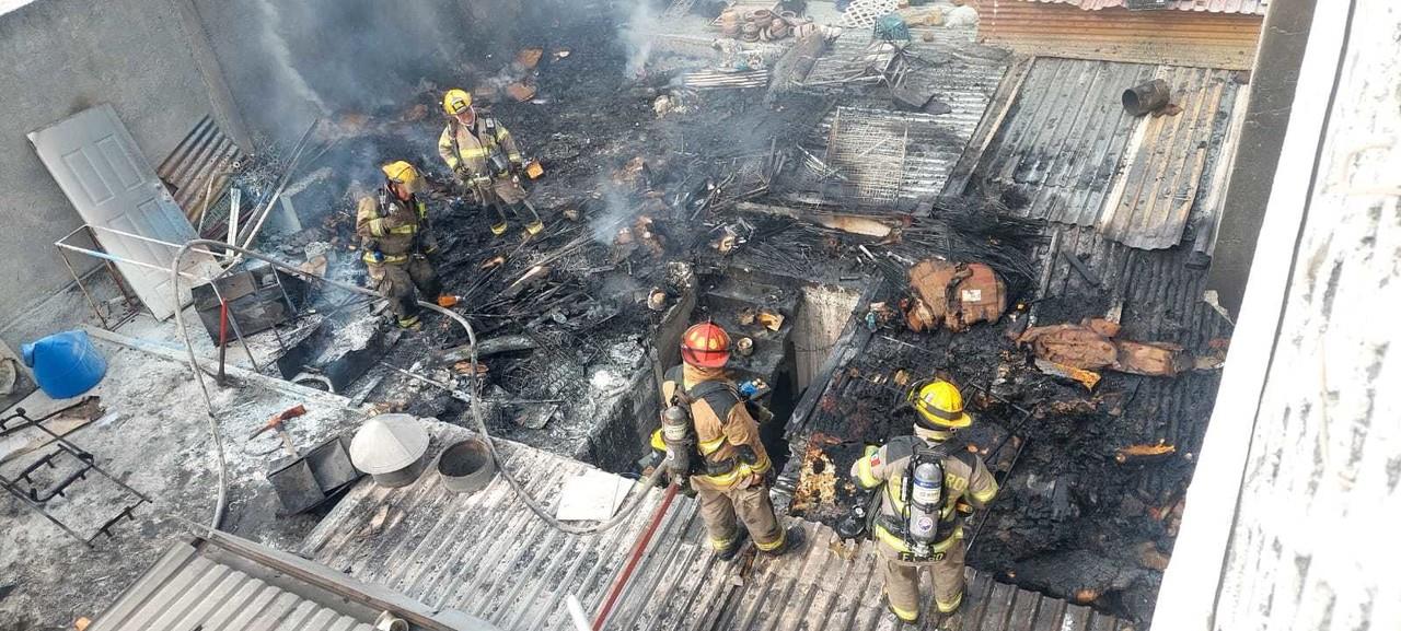 Se incendia comercio en centro de Monterrey