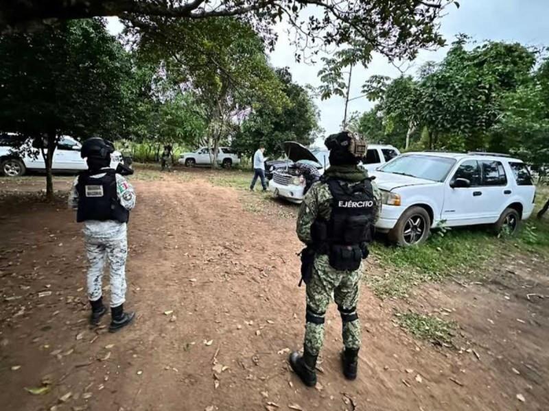 Según la Comandancia de la 30/a. Zona Militar, en dicha intervención se logró asegurar 34 vehículos con reporte de robo, motocicletas y hasta terrenos. Foto: Tabasco Hoy.