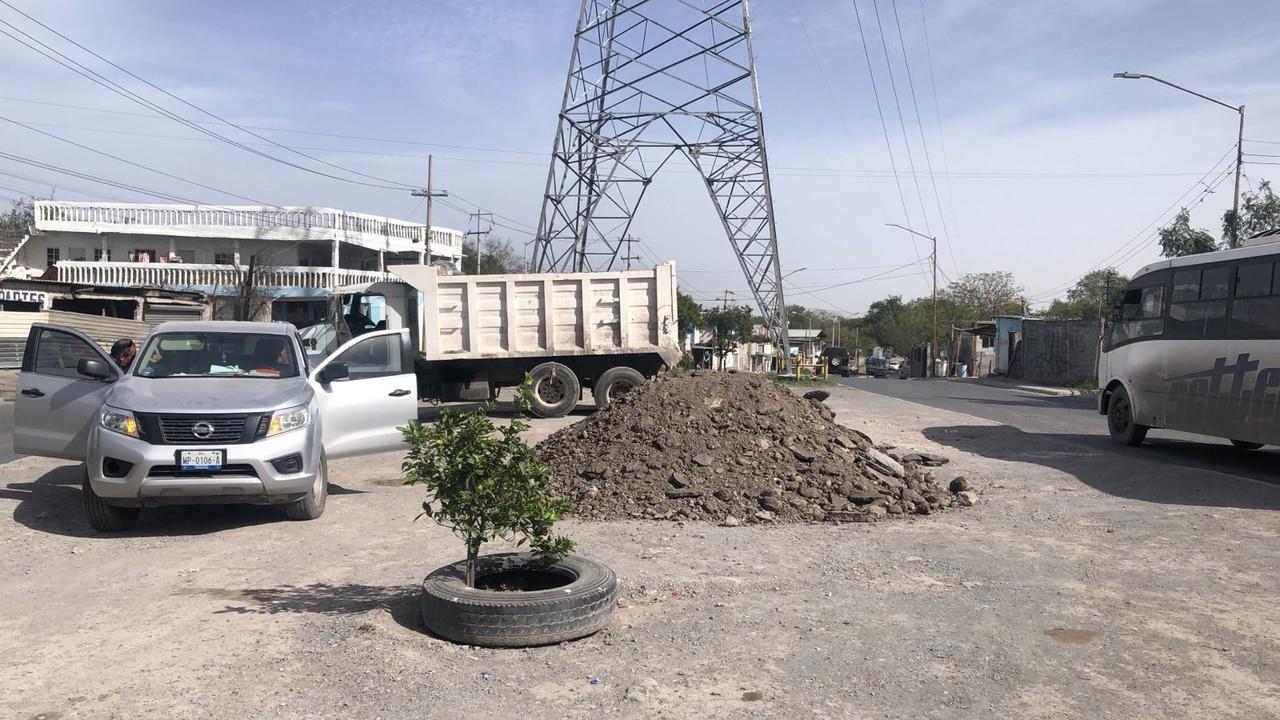 Multan a conductor con 103 mil pesos por tirar escombro en avenida Las Torres