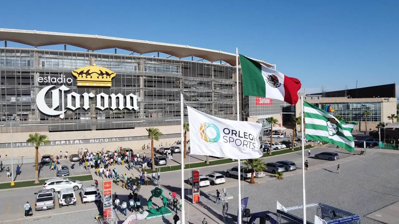 La situación ocurrió a las afueras del Estadio TSM Corona, dos horas después de haber terminado el partido. Fuente: Orlegi Sports