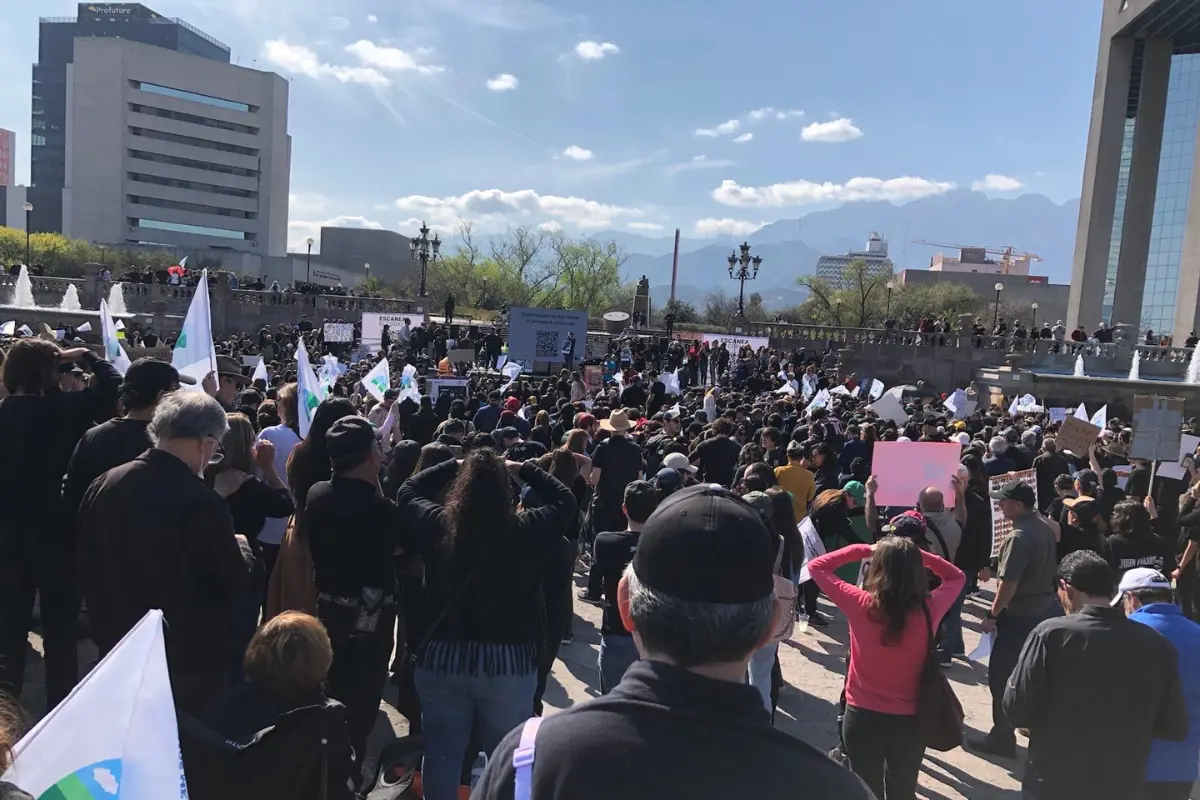 Según fue reportado, alrededor de 2000 personas asistieron a la protesta contra la Refinería de Cadereyta, las cuales pidieron su reubicación. Fuente: X (antes Twitter)/@CClimaticas