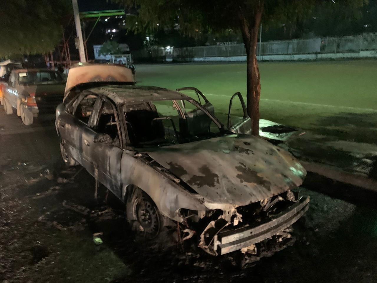 Se incendia carro en la colonia Mainero