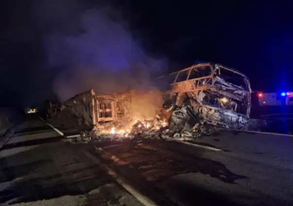 Choque en la Maxipista Mazatlán-Culiacán deja hasta el momento 20 muertos