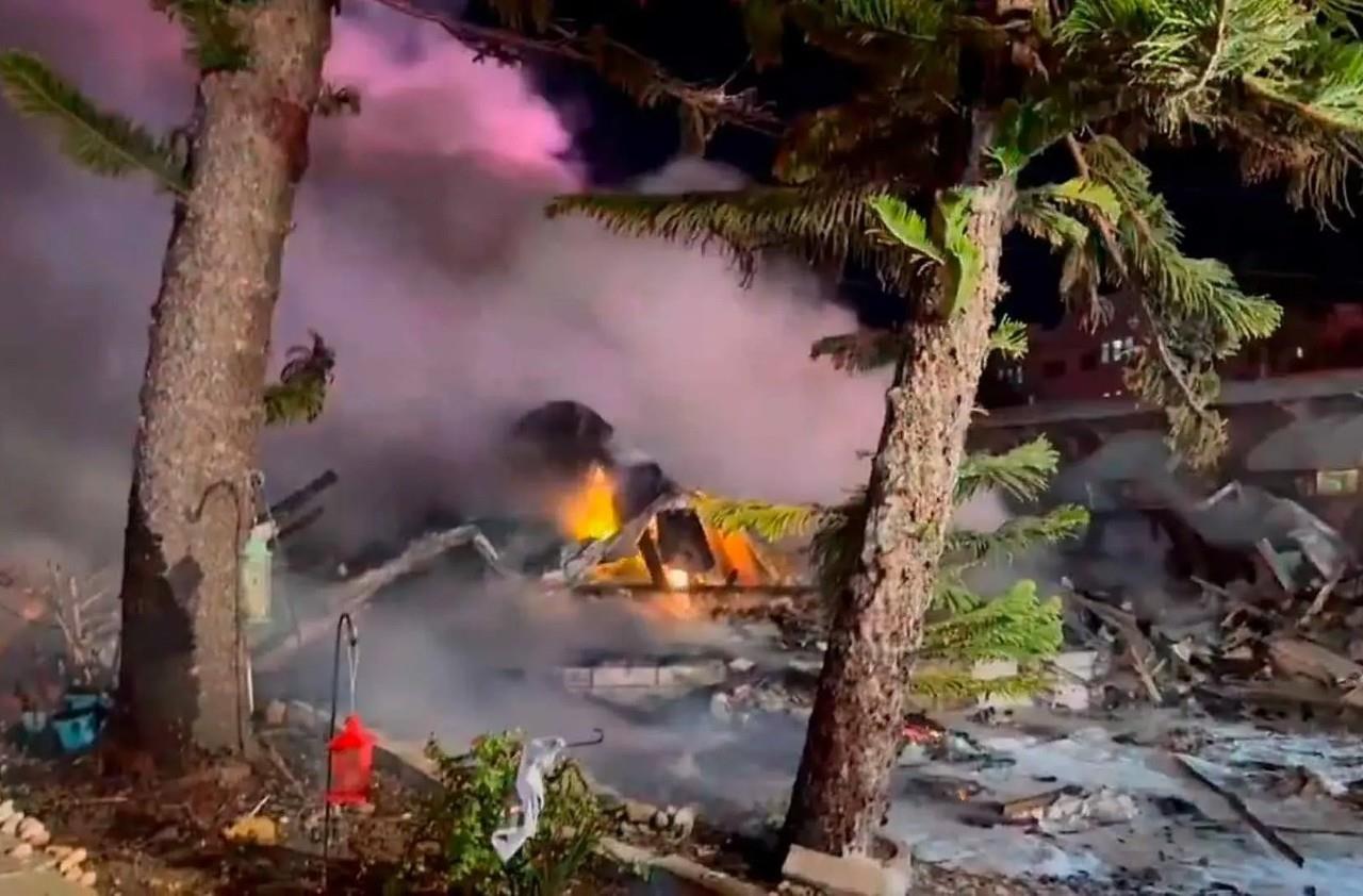 El accidente dejó parte del parque de casas móviles, Bayside Waters, envuelto en llamas. Foto: CNN.