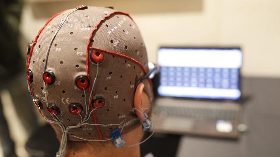 China desafía a Neuralink de Elon Musk con su propia interfaz cerebro-computadora. Foto. EFE