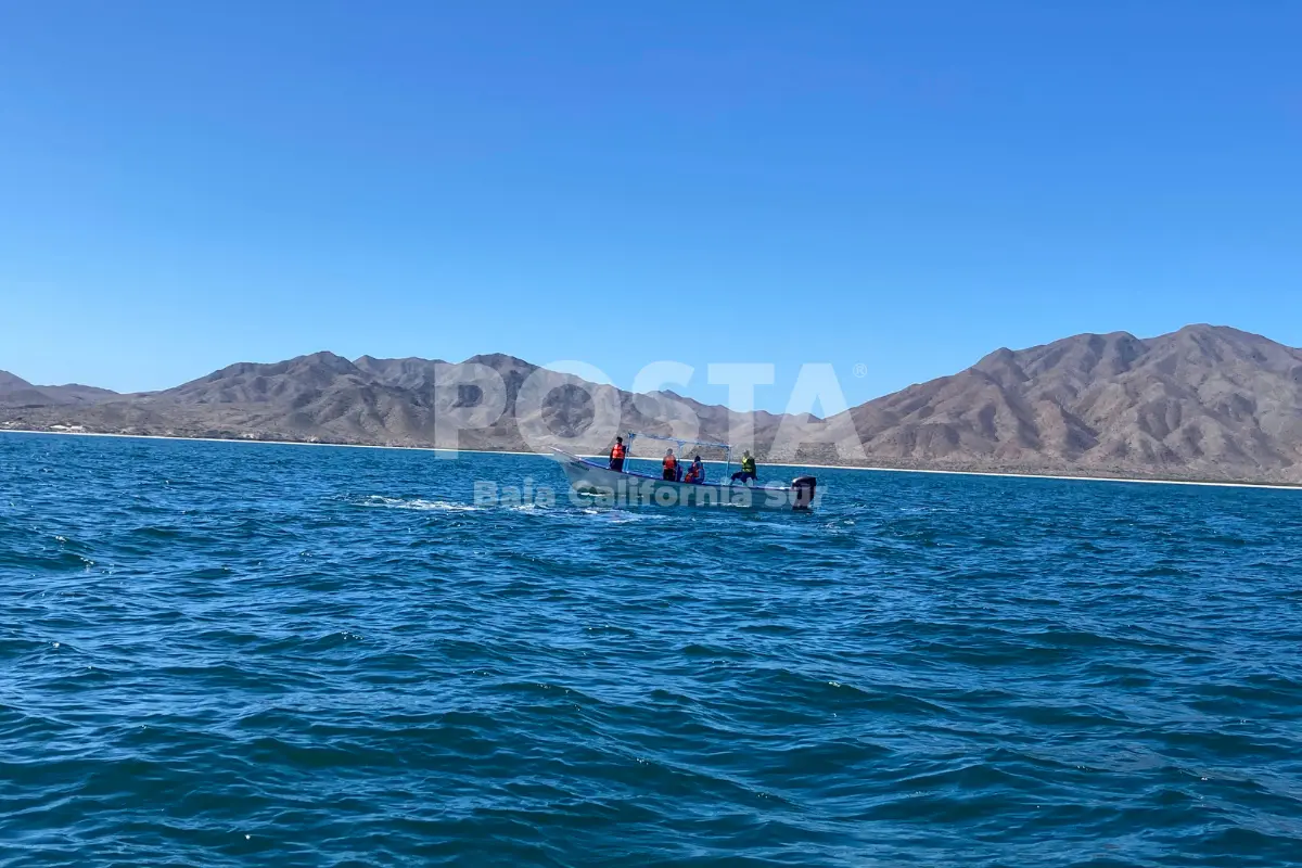 Turistas en la bahía de Puerto Chale. Foto: Florencio Banda / POSTA BCS