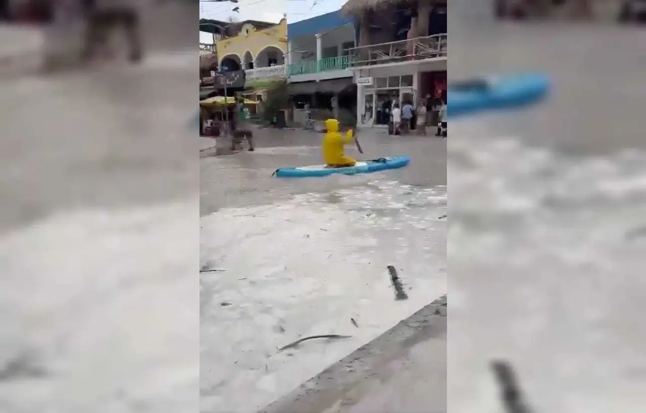 Holbox, inundado tras frente frío 32 pobladores usan kayaks como transporte