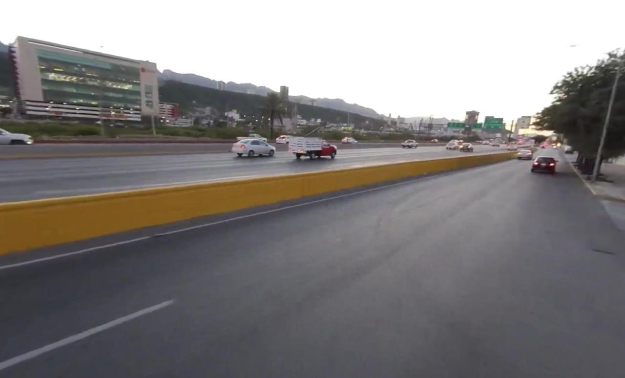 Habrá reducción de carriles, más no suspensión total, en la avenida Constitución Express, a la altura de la calle Vallarta hasta avenida Gonzalitos, en el centro de la ciudad. Foto: Google Maps