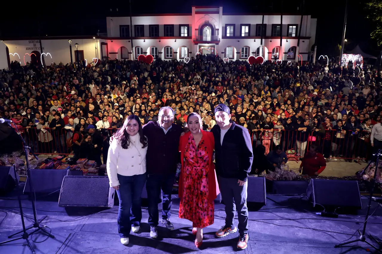 Disfrutan noche romántica en Escobedo: celebran el Día del Amor y la Amistad